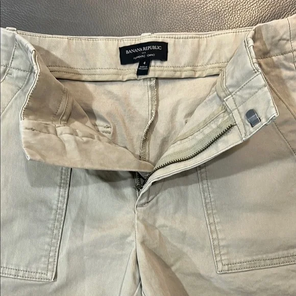 Banana Republic Beige Casual Shorts. Cotton/Spandex. Size 4. - Picture 3 of 5
